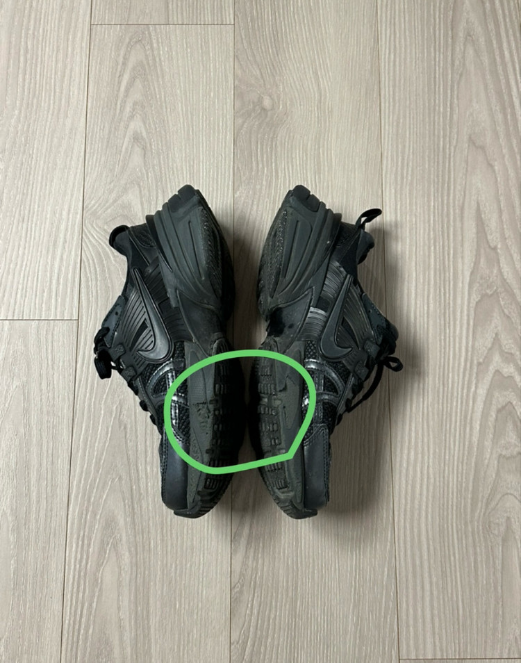 나이키 V2K 런 올블랙 운동화 245 이미지