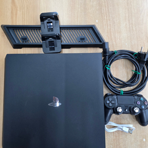 [PS4] 플스4프로 CUH-7017B 1TB 제트블랙 판매합니다. 이미지