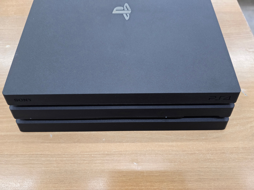 [PS4] 플스4프로 CUH-7017B 1TB 제트블랙 판매합니다. 이미지