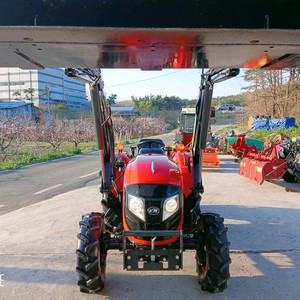 국제종합기계에서 제조한 A4200 농기계 트랙터입니다27kW의 강력한 성능을 자랑하며, 2021년 7월에 제조되었습 이미지
