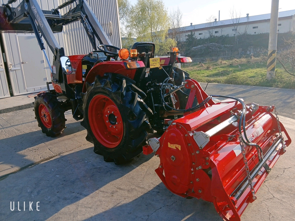 국제종합기계에서 제조한 A4200 농기계 트랙터입니다27kW의 강력한 성능을 자랑하며, 2021년 7월에 제조되었습 이미지