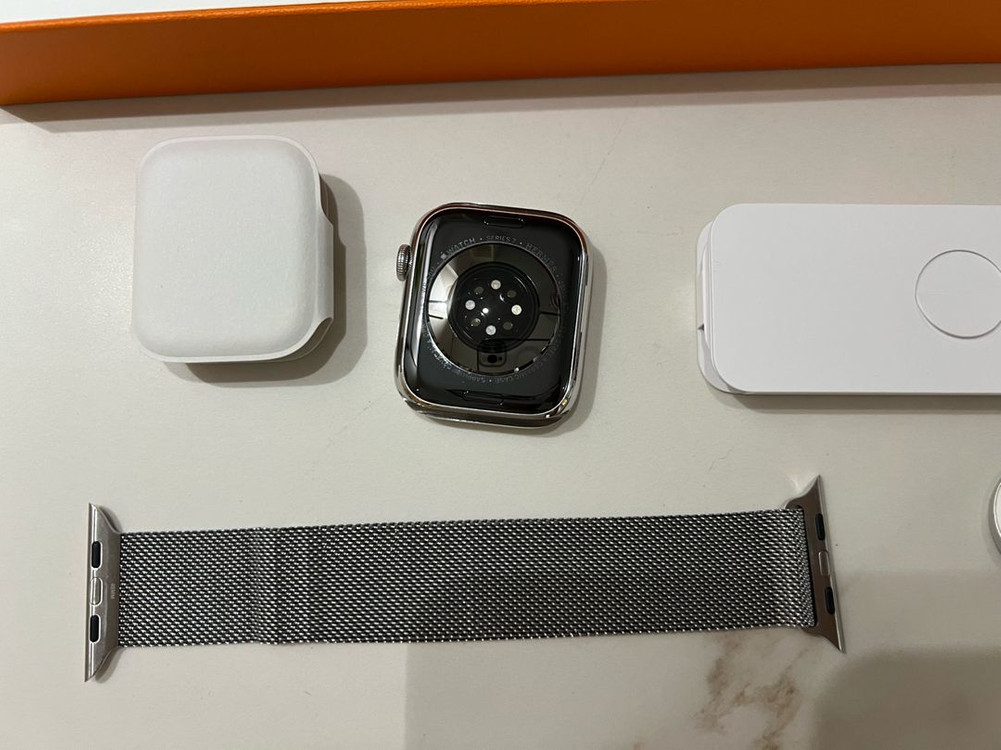 애플워치7 에르메스 45mm 본체 + 정품 밀레니즈루프 판매합니다 이미지