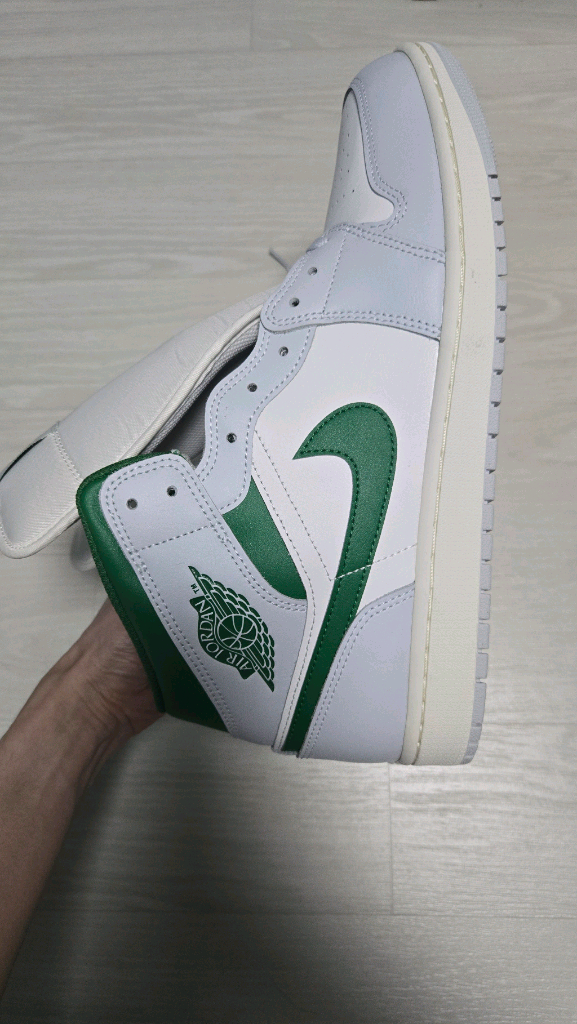 나이키 에어 조던1 미드 320mm 판매합니다 왕발 빅사이즈 운동화 이미지