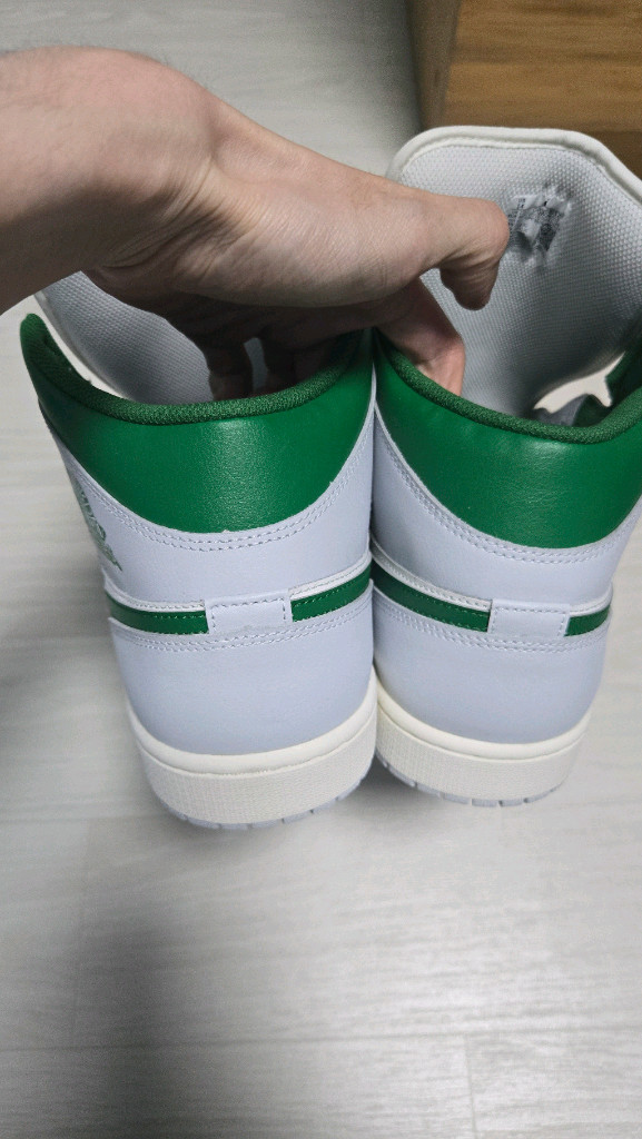 나이키 에어 조던1 미드 320mm 판매합니다 왕발 빅사이즈 운동화 이미지