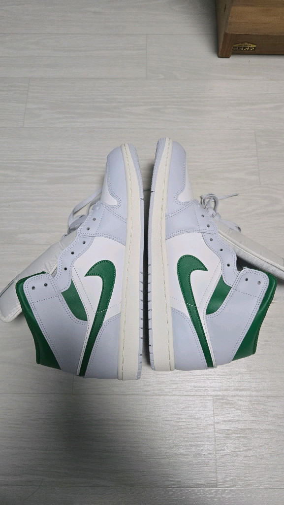 나이키 에어 조던1 미드 320mm 판매합니다 왕발 빅사이즈 운동화 이미지