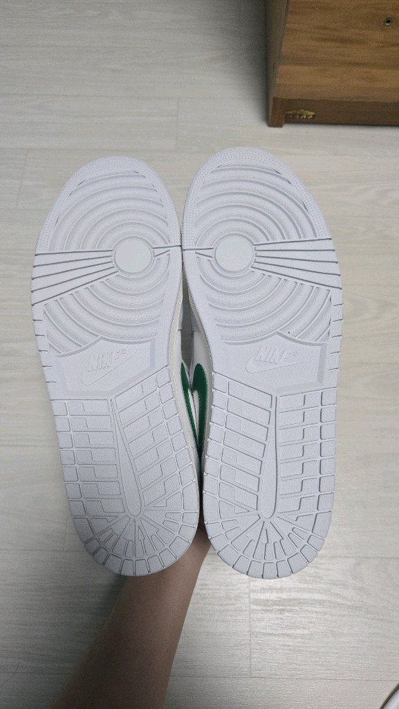 나이키 에어 조던1 미드 320mm 판매합니다 왕발 빅사이즈 운동화 이미지