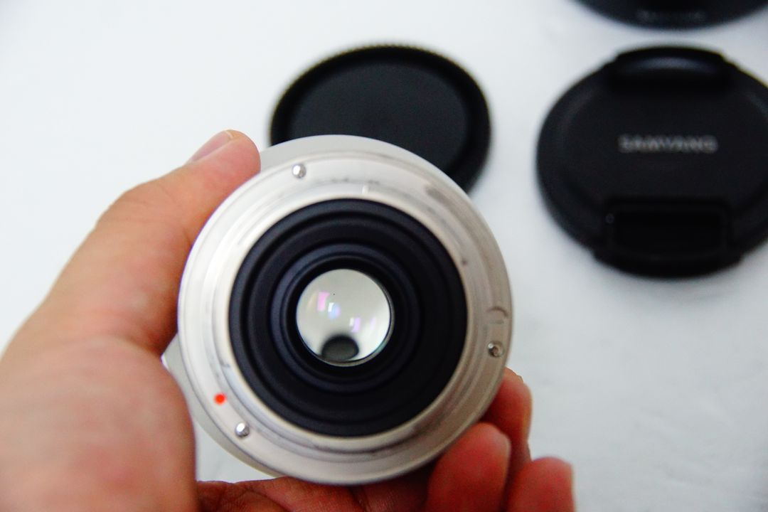 [소니용] 삼양 12mm f2.0 MF 실버 렌즈팝니다 이미지