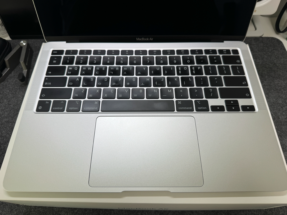 맥북에어 m1 13인치 16/256 실버 판매 이미지