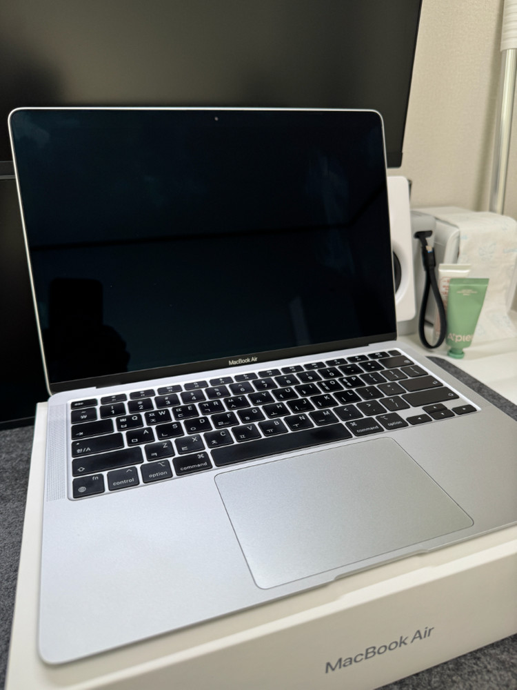 맥북에어 m1 13인치 16/256 실버 판매 이미지