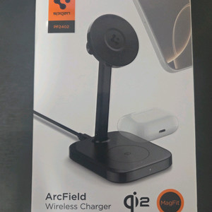 슈피겐 qi2 15W 2in1 맥세이프 고속 무선 충전기 거치대 PF2402 이미지