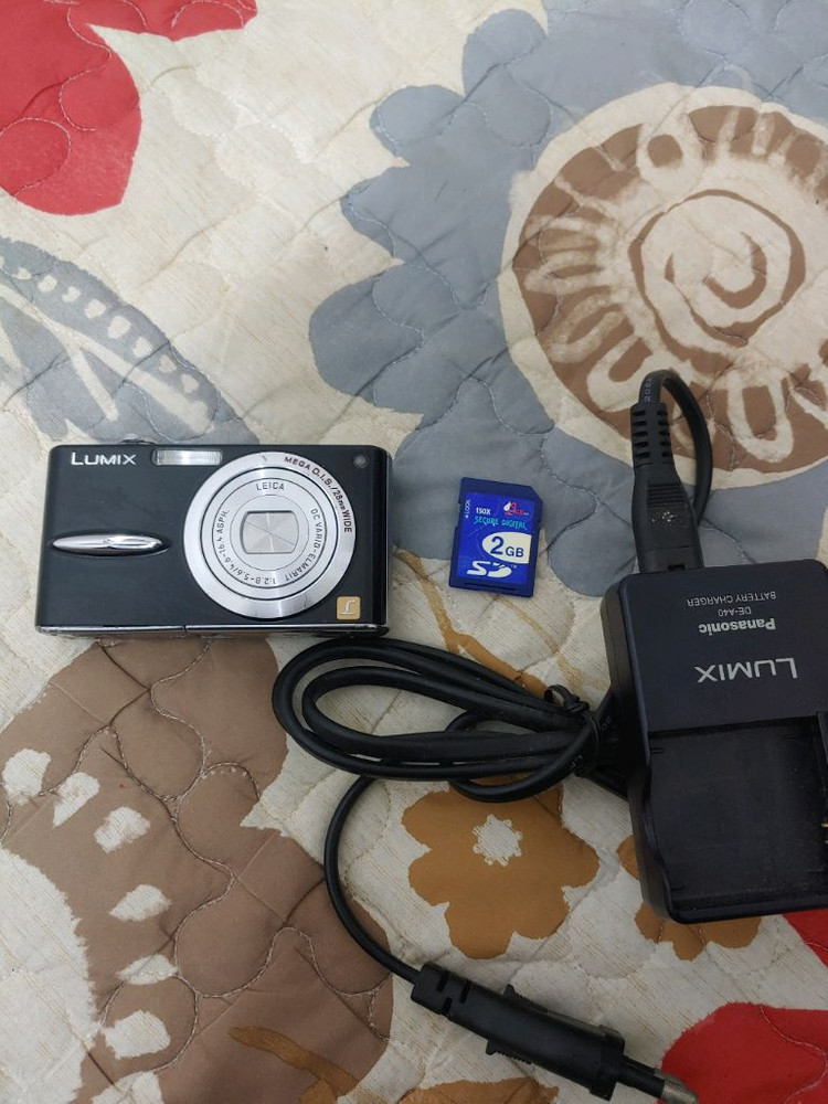 파나소닉 루믹스 블랙 디지털카메라 이미지