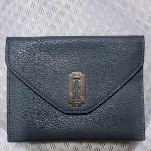 vunque 분크 페스토네 카드지갑 [거의 새것] 분크 vunque 시그니처 면도날 카드지갑 (그레이)브랜드: 분크 이미지