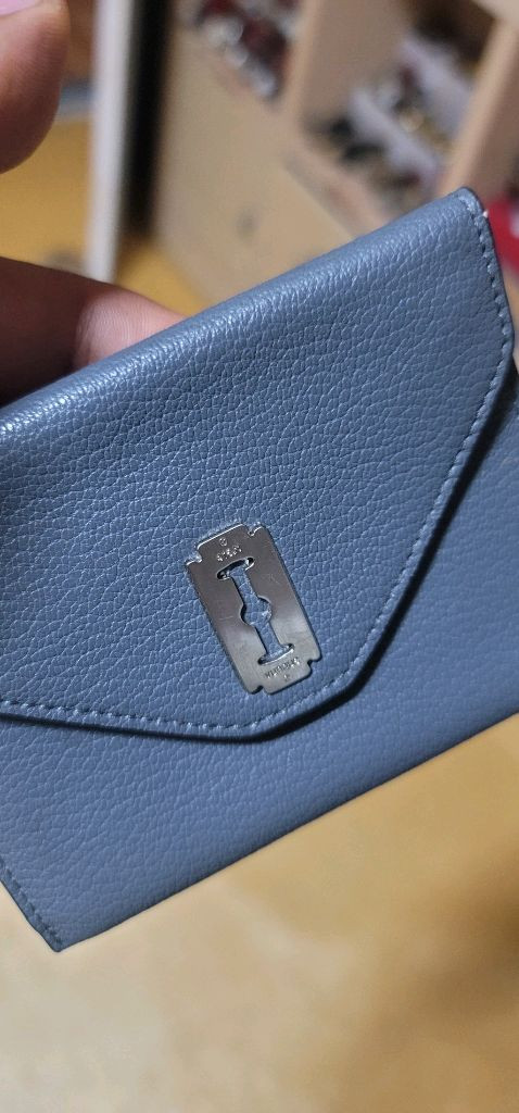 vunque 분크 페스토네 카드지갑 [거의 새것] 분크 vunque 시그니처 면도날 카드지갑 (그레이)브랜드: 분크 이미지