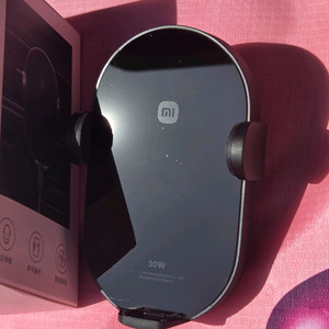 샤오미 30W 차량용 무선충전 거치대 이미지