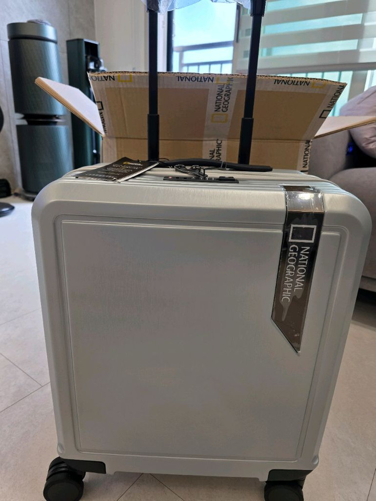 내셔널지오그래픽 18인치 기내용 캐리어 실버 이미지