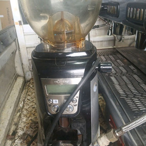 전자동 커피 그라인더 이미지