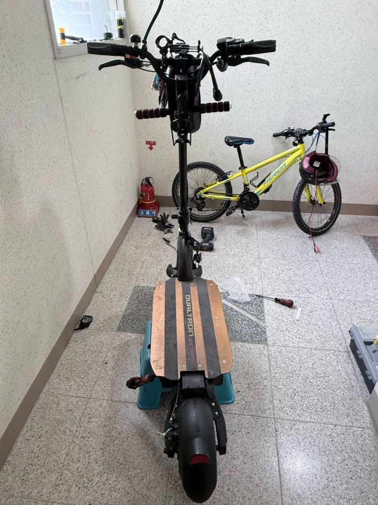 듀얼트론 울트라 전동킥보드 이미지