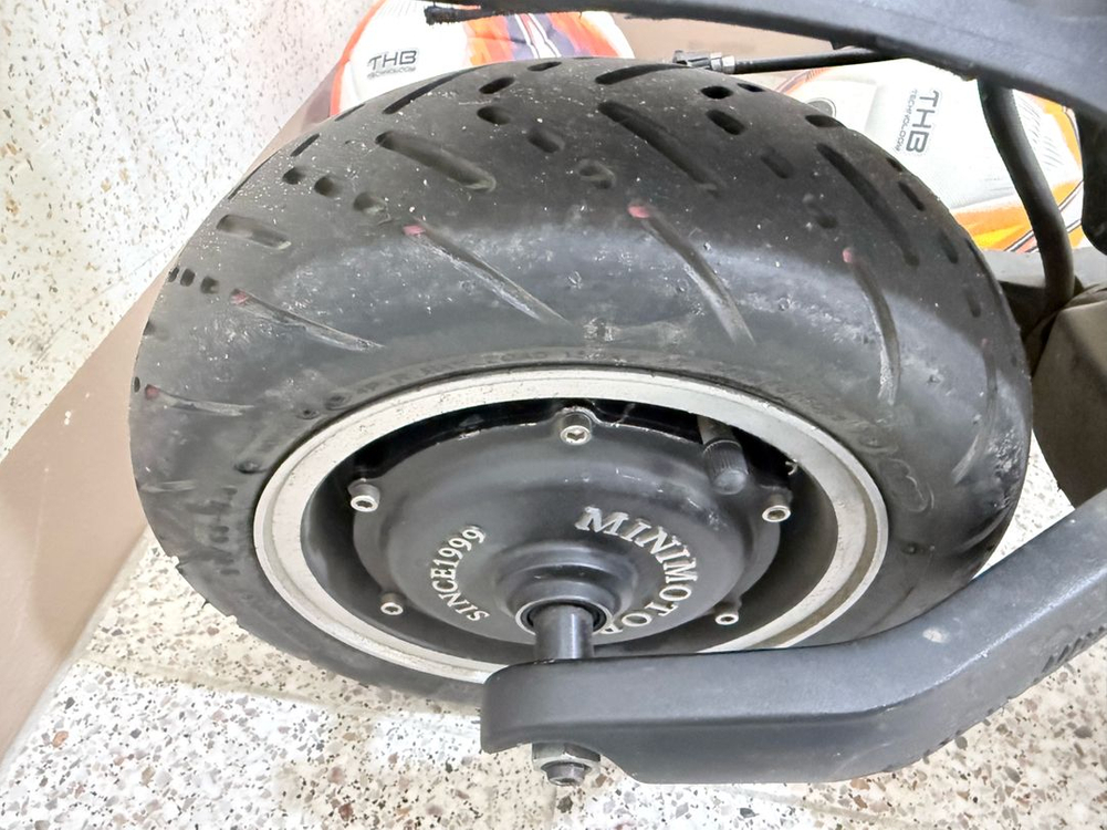 듀얼트론 울트라 전동킥보드 이미지