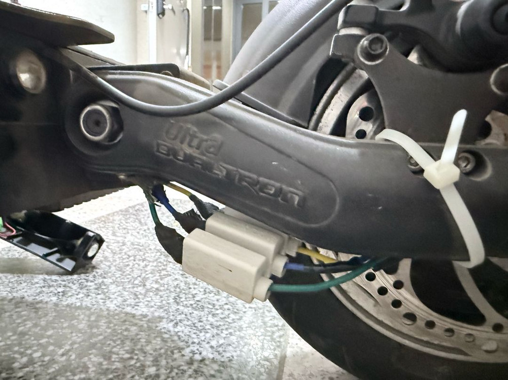 듀얼트론 울트라 전동킥보드 이미지