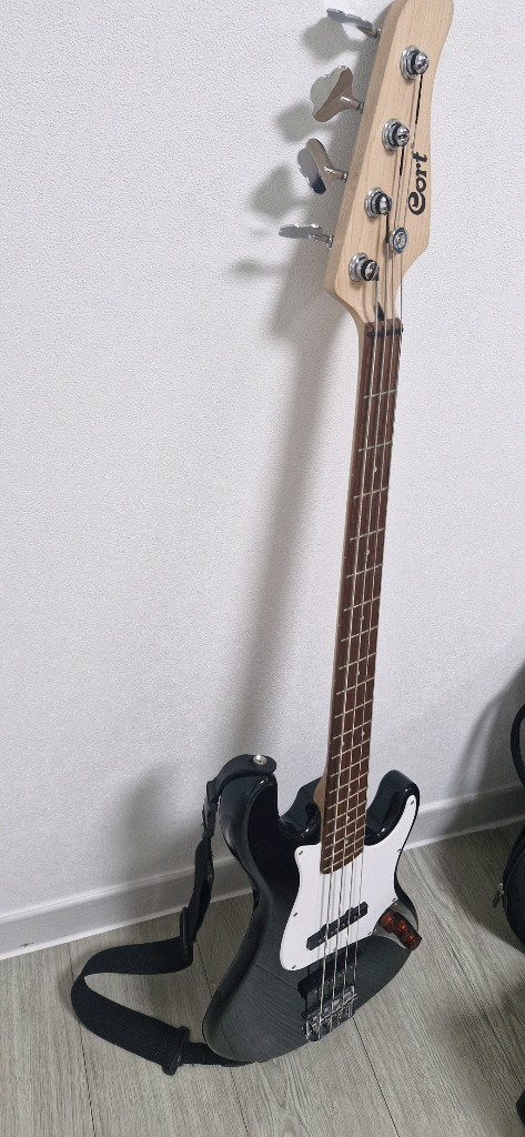 베이스 기타 + 앰프 세트 이미지