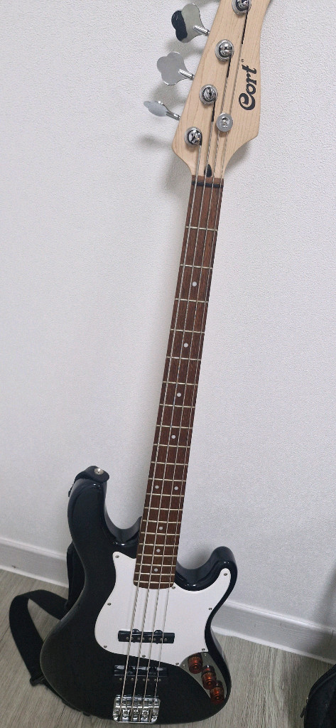 베이스 기타 + 앰프 세트 이미지