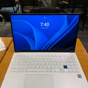 삼성갤럭시북 화이트 인텔 i5 노트북 이미지