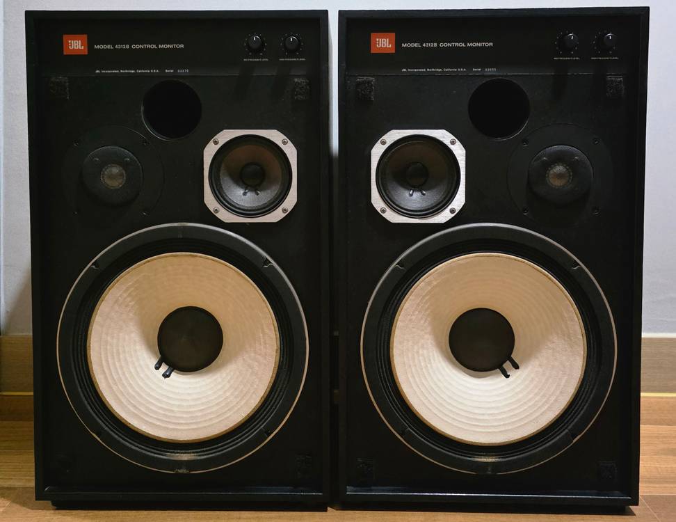 JBL 스피커 4312B 판매합니다 이미지