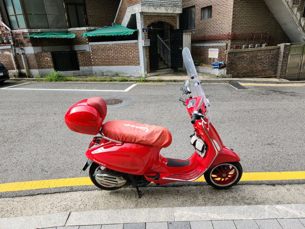 2022년식 베스파 프리마베라 레드에디션 탑박스튜닝 이미지