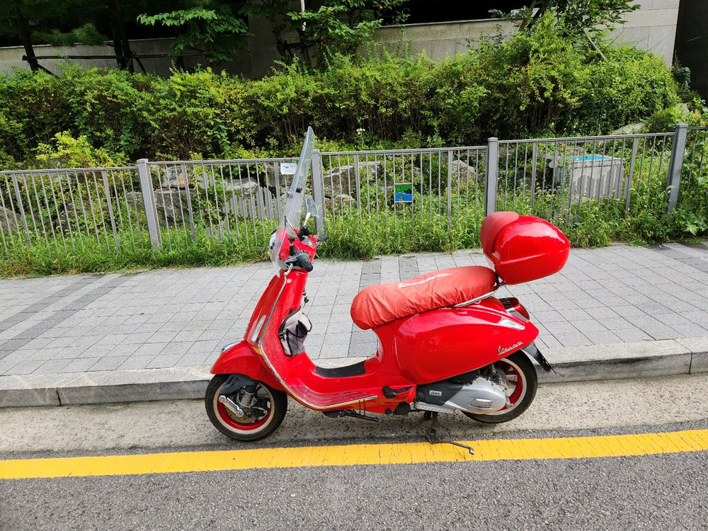 2022년식 베스파 프리마베라 레드에디션 탑박스튜닝 이미지