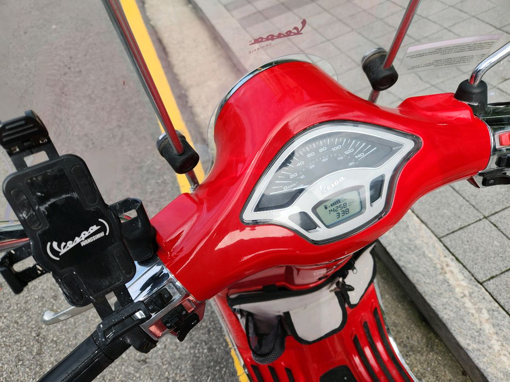 2022년식 베스파 프리마베라 레드에디션 탑박스튜닝 이미지