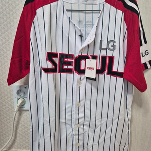 LG트윈스 선데이유니폼 김현수마킹 텍제거안한 새상품팝니다.105사이즈 이미지