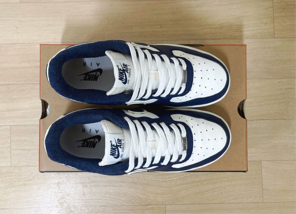 [250] 나이키 에어포스 1 07 네이비 미드나잇 운동화 이미지