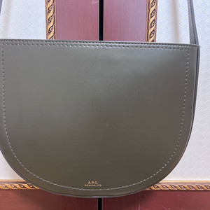 A.P.C 아페쎄 줄리엣백 카키 새상품 이미지