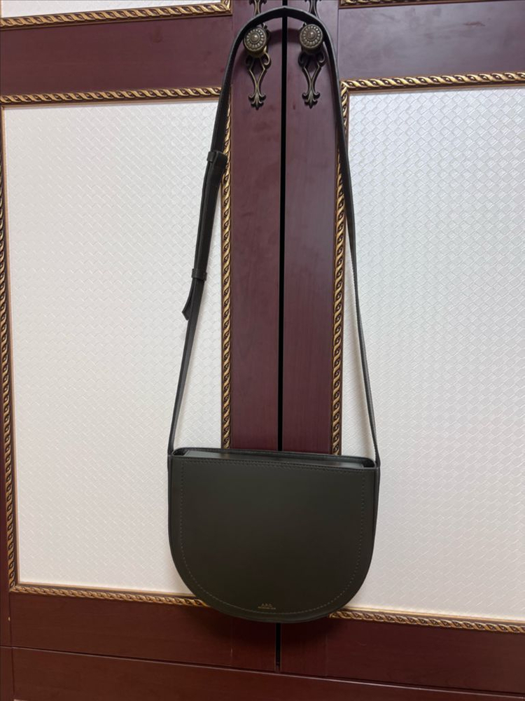 A.P.C 아페쎄 줄리엣백 카키 새상품 이미지