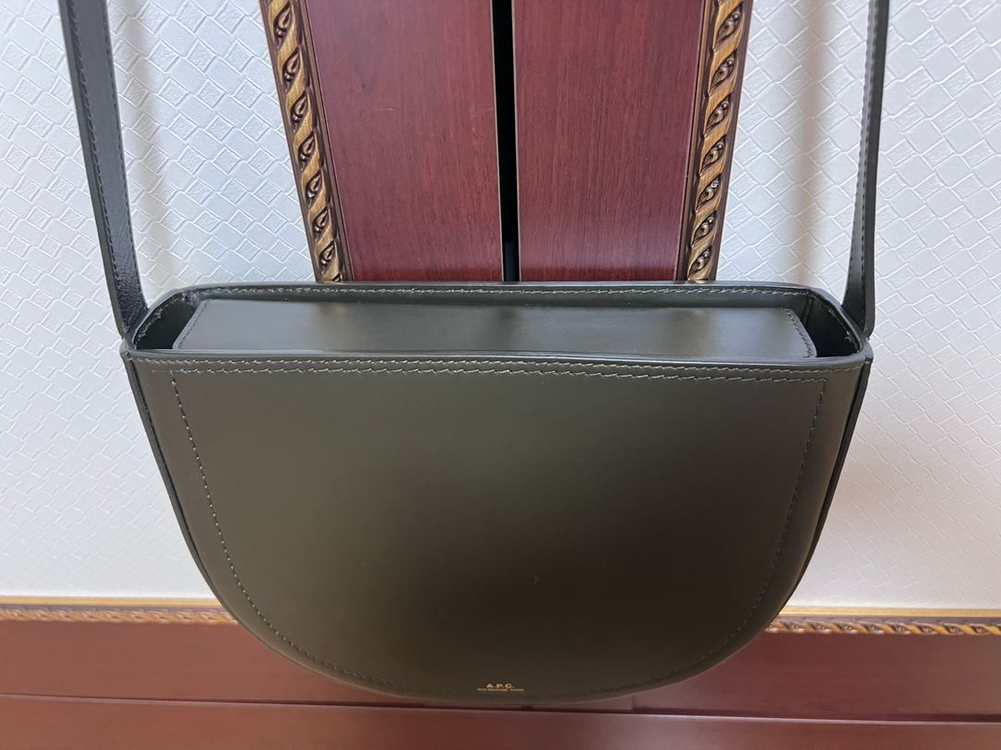 A.P.C 아페쎄 줄리엣백 카키 새상품 이미지