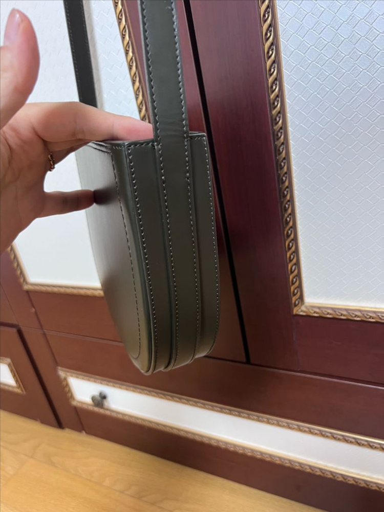 A.P.C 아페쎄 줄리엣백 카키 새상품 이미지