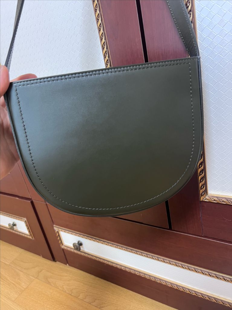 A.P.C 아페쎄 줄리엣백 카키 새상품 이미지