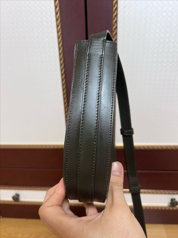 A.P.C 아페쎄 줄리엣백 카키 새상품 이미지