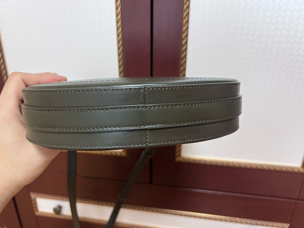 A.P.C 아페쎄 줄리엣백 카키 새상품 이미지