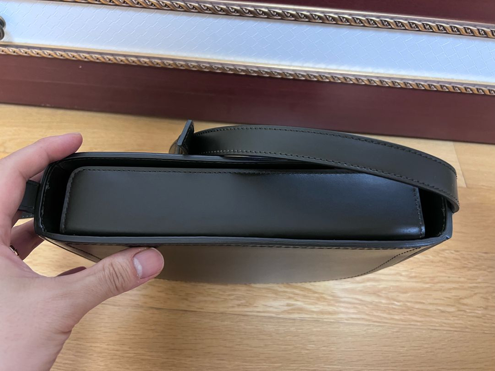 A.P.C 아페쎄 줄리엣백 카키 새상품 이미지