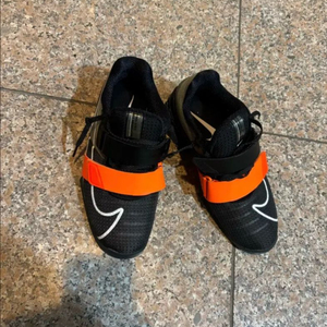 5.5 사이즈 로말레오4 역도화 판매합니다 이미지