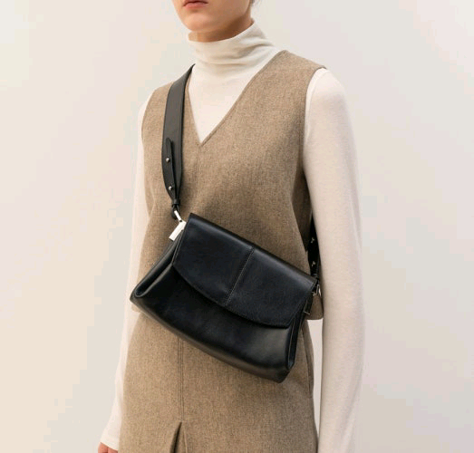 킨더살몬 레이아 플리츠백 레이아백 파사드패턴 가방 숄더백 낫띵리튼 미닛뮤트 투티에 르메메 분크 토트백 이미지