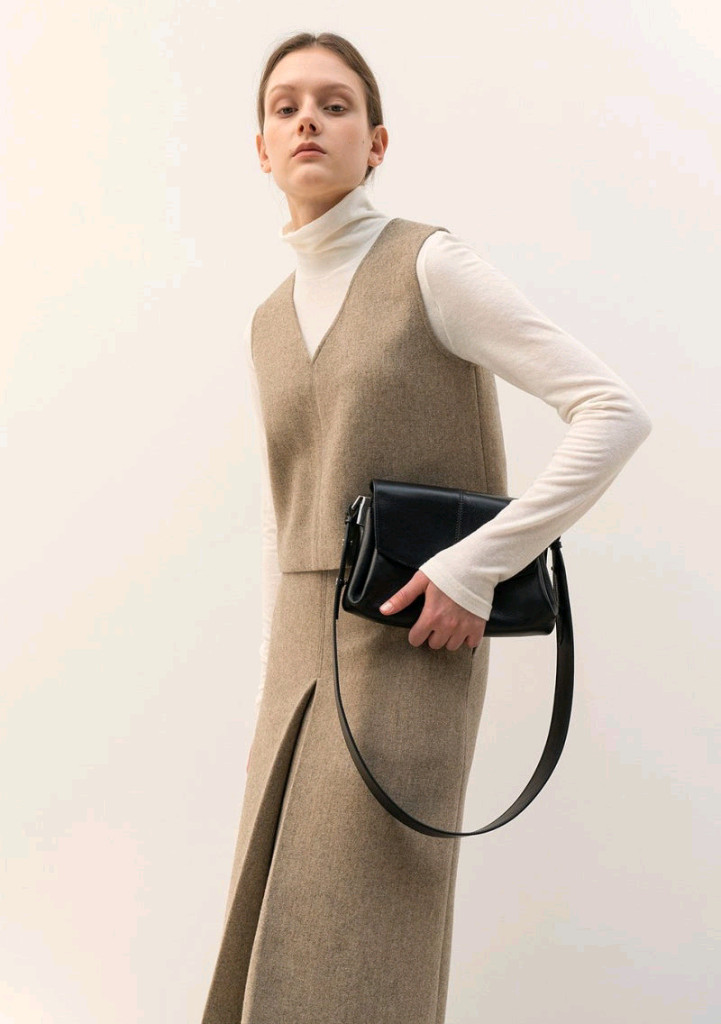 킨더살몬 레이아 플리츠백 레이아백 파사드패턴 가방 숄더백 낫띵리튼 미닛뮤트 투티에 르메메 분크 토트백 이미지