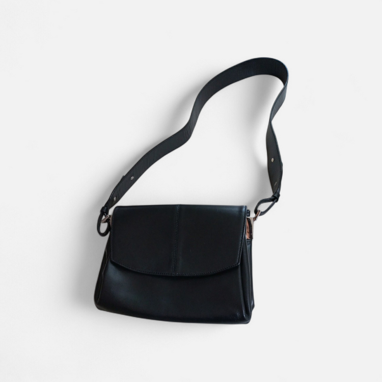 킨더살몬 레이아 플리츠백 레이아백 파사드패턴 가방 숄더백 낫띵리튼 미닛뮤트 투티에 르메메 분크 토트백 이미지