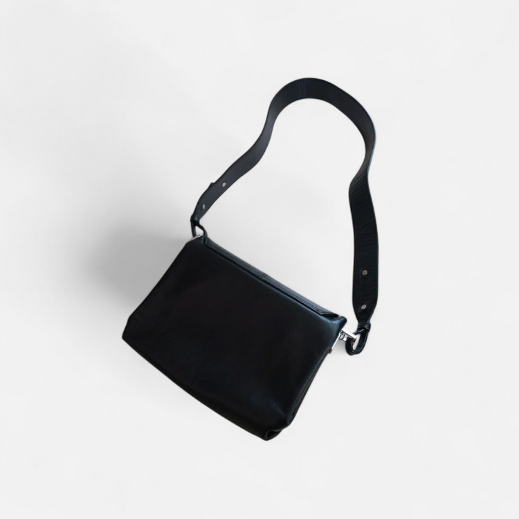 킨더살몬 레이아 플리츠백 레이아백 파사드패턴 가방 숄더백 낫띵리튼 미닛뮤트 투티에 르메메 분크 토트백 이미지