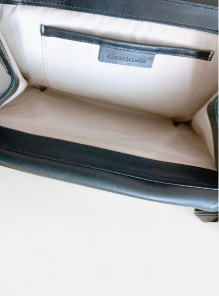 킨더살몬 레이아 플리츠백 레이아백 파사드패턴 가방 숄더백 낫띵리튼 미닛뮤트 투티에 르메메 분크 토트백 이미지