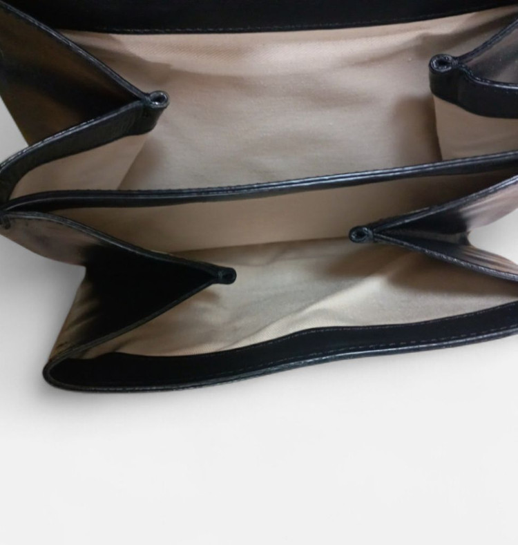 킨더살몬 레이아 플리츠백 레이아백 파사드패턴 가방 숄더백 낫띵리튼 미닛뮤트 투티에 르메메 분크 토트백 이미지