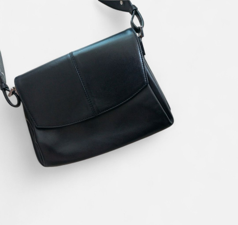 킨더살몬 레이아 플리츠백 레이아백 파사드패턴 가방 숄더백 낫띵리튼 미닛뮤트 투티에 르메메 분크 토트백 이미지