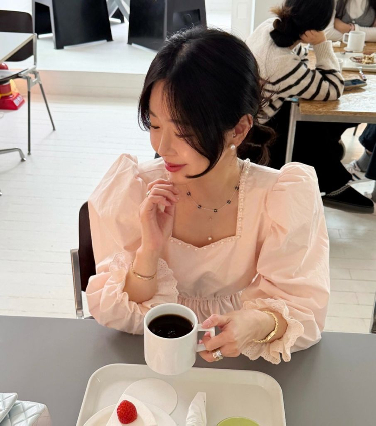 바이씨니 진주스퀘어블라 핑크 이미지