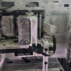 [화이트] 라이젠 5600 / RTX 3070 Ti / 32GB 게이밍 본체 판매 이미지